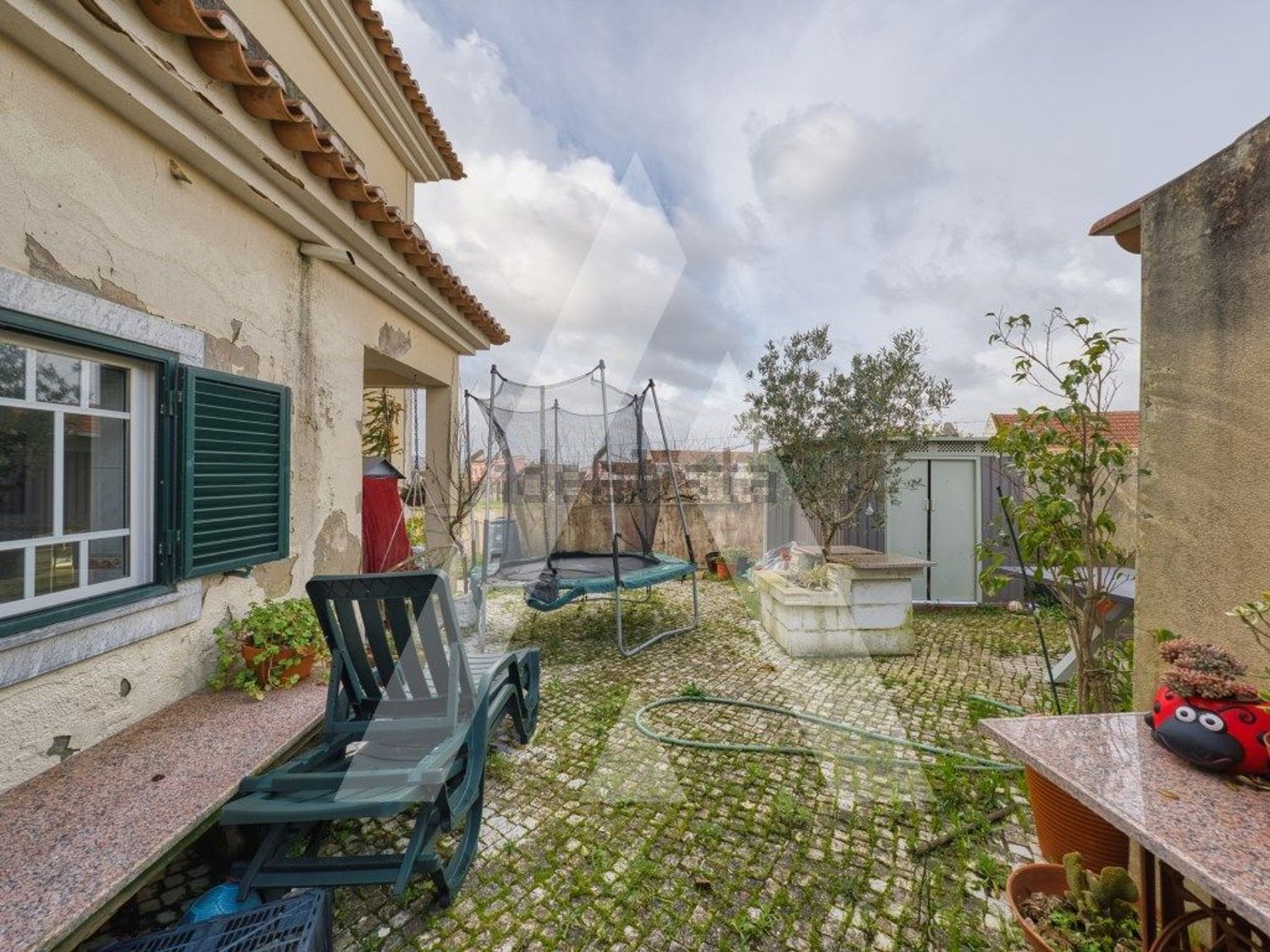 小楼房或独栋别墅出售在Lamas e Cercal - 阳台