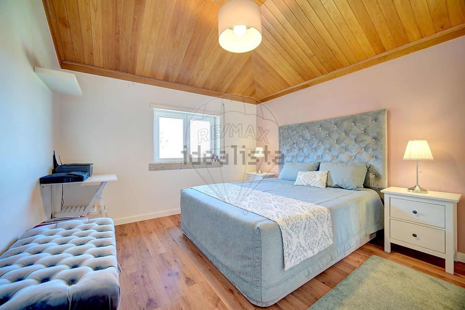 小楼房或独栋别墅出售在São Quintino - 卧室