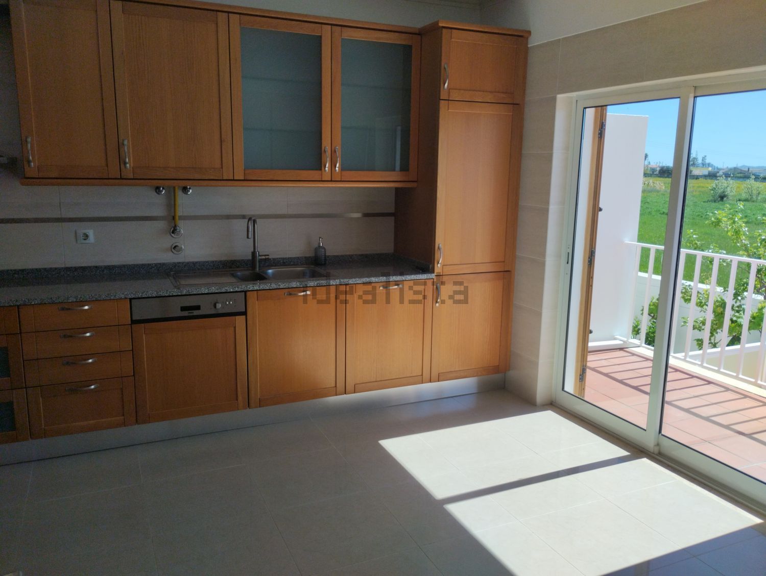 出租双拼别墅在Rua da Adega Cooperativa de Montijo, 194 - 厨房