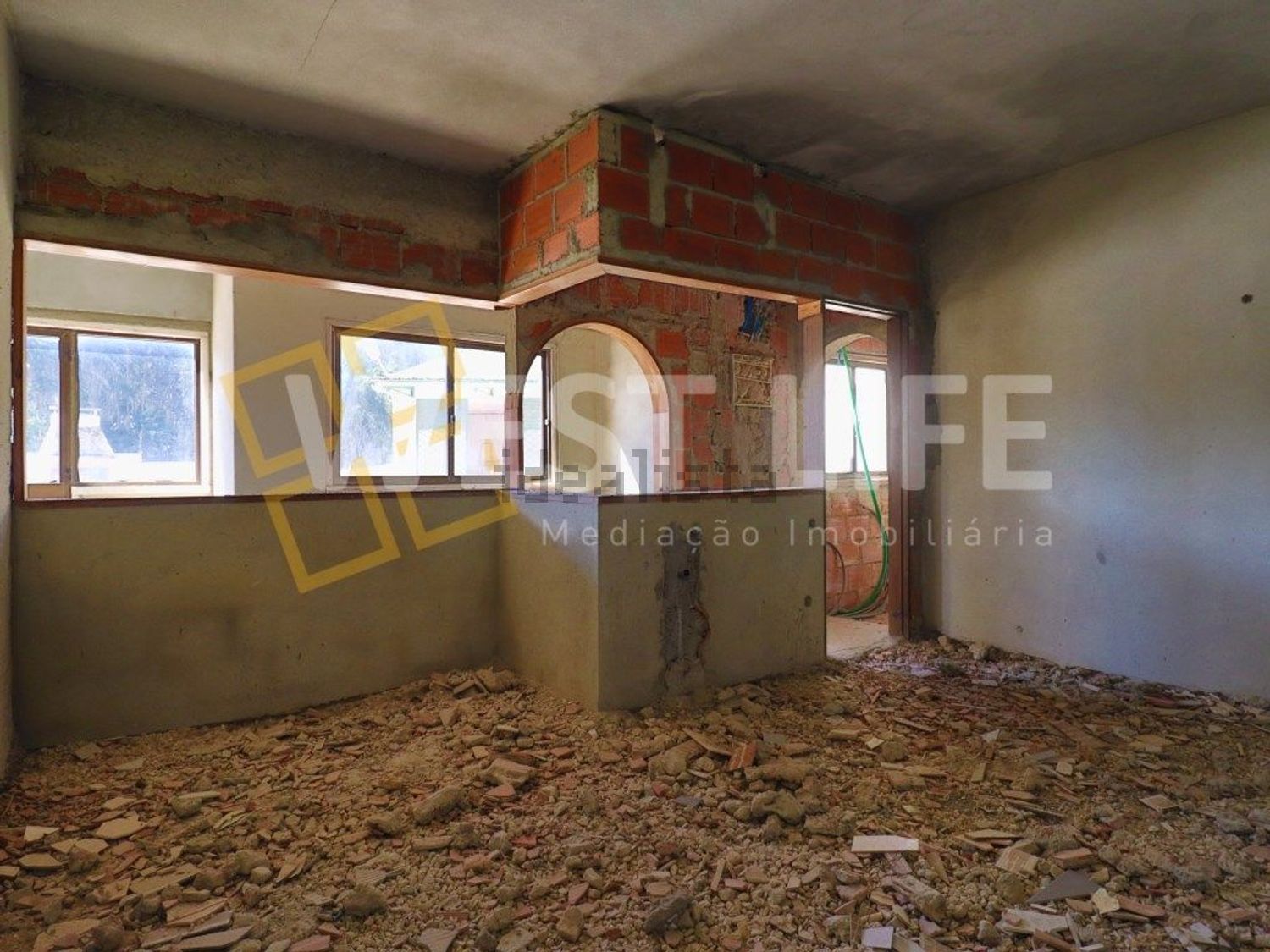 小楼房或独栋别墅出售在Venda do Pinheiro e Santo Estêvão das Galés - 外立面