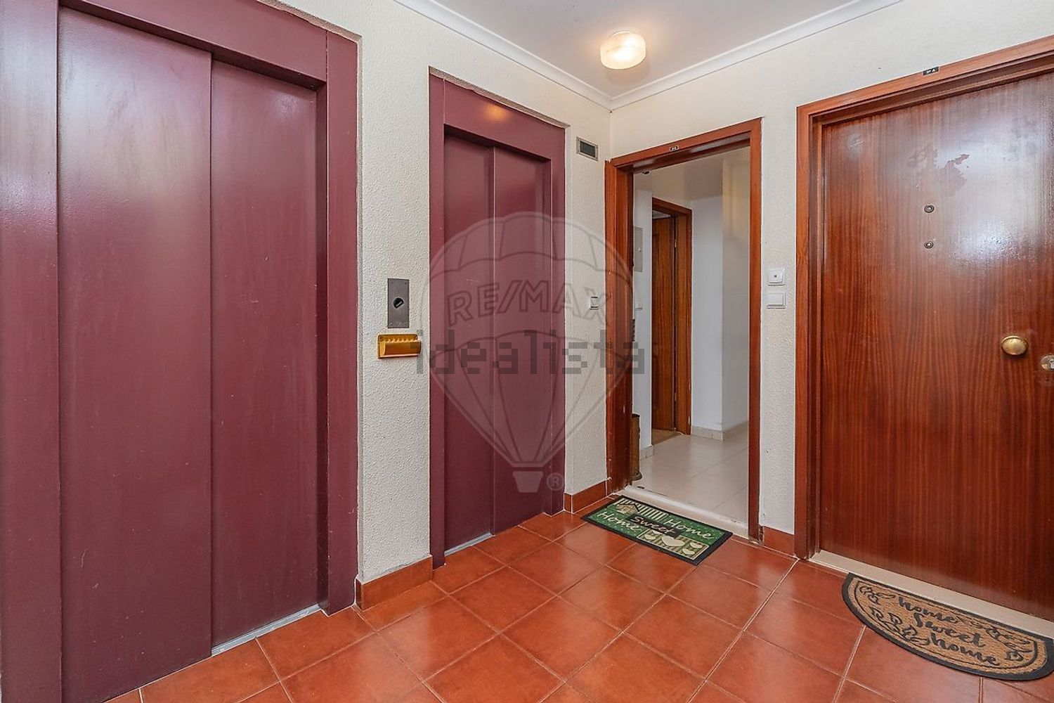 公寓 t2出售在Rua Manuel Lopes - 过道