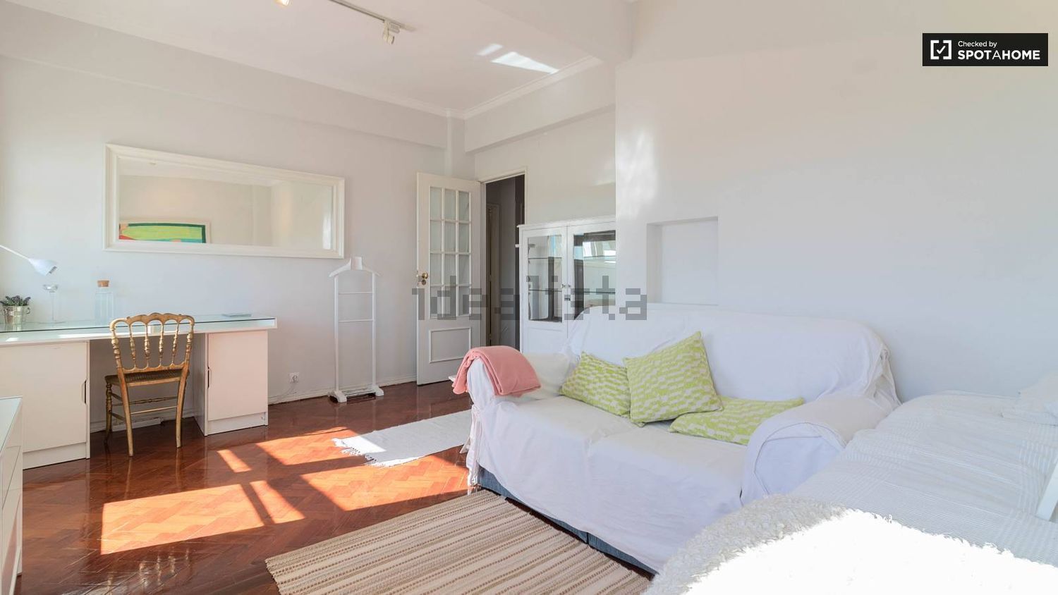 出租房间在Estrada da Luz, 100 - 室友