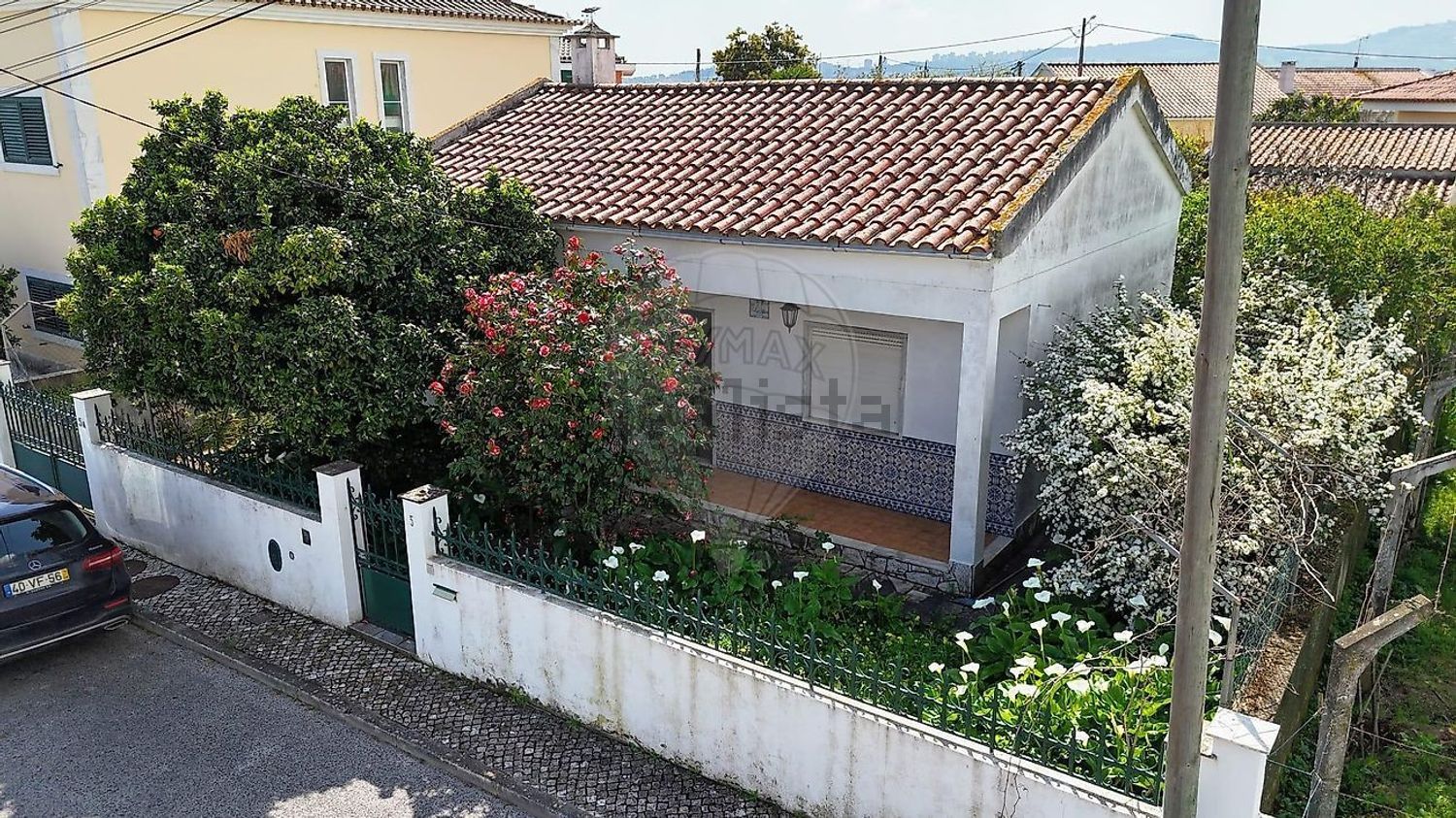 小楼房或独栋别墅出售在Rua 1º de Maio - 外立面