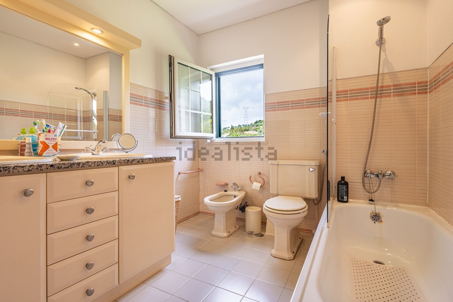 小楼房或独栋别墅出售Estr. da Serralheira de Baixo - 卫生间