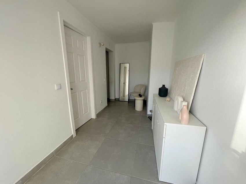 小楼房或独栋别墅出售在Estrada Municipal