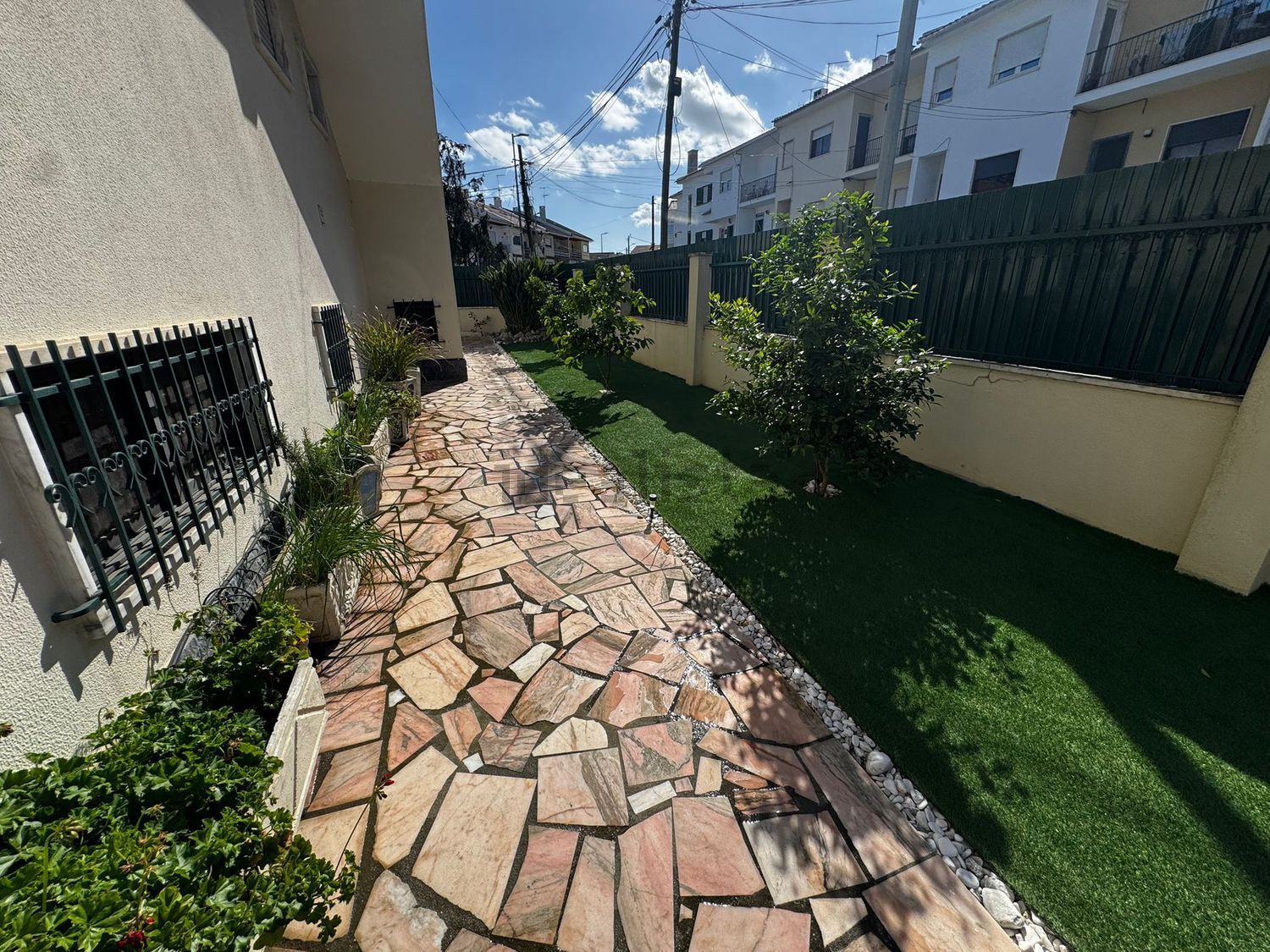 小楼房出售在Praceta António Herédia - 花园