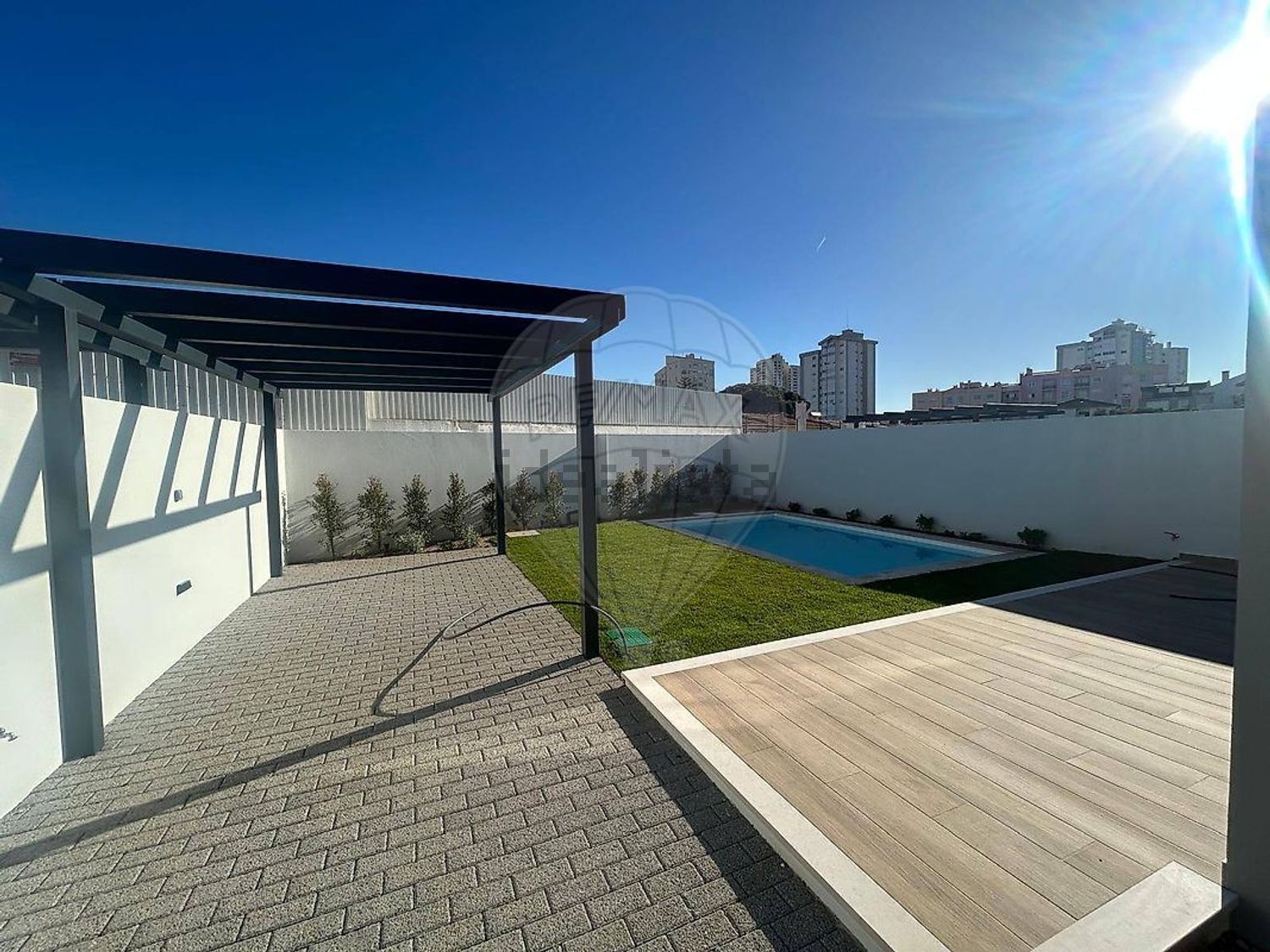 小楼房或独栋别墅出售在Rua Douro - 游泳池