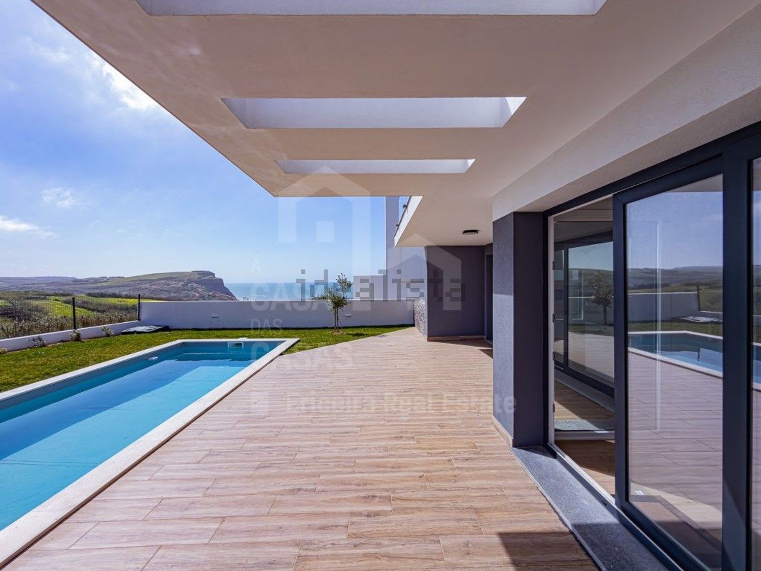 小楼房或独栋别墅出售在São Pedro da Cadeira - 游泳池