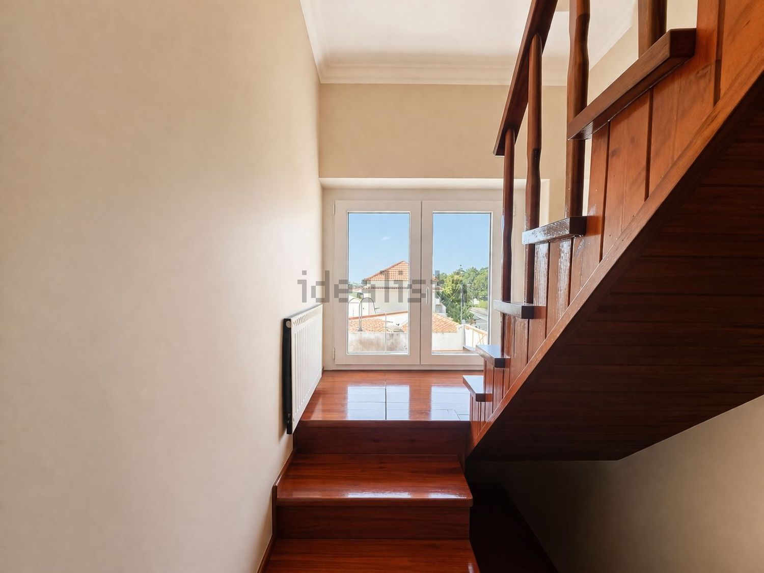 小楼房或独栋别墅出售在Estrada Nacional 10 - 详情