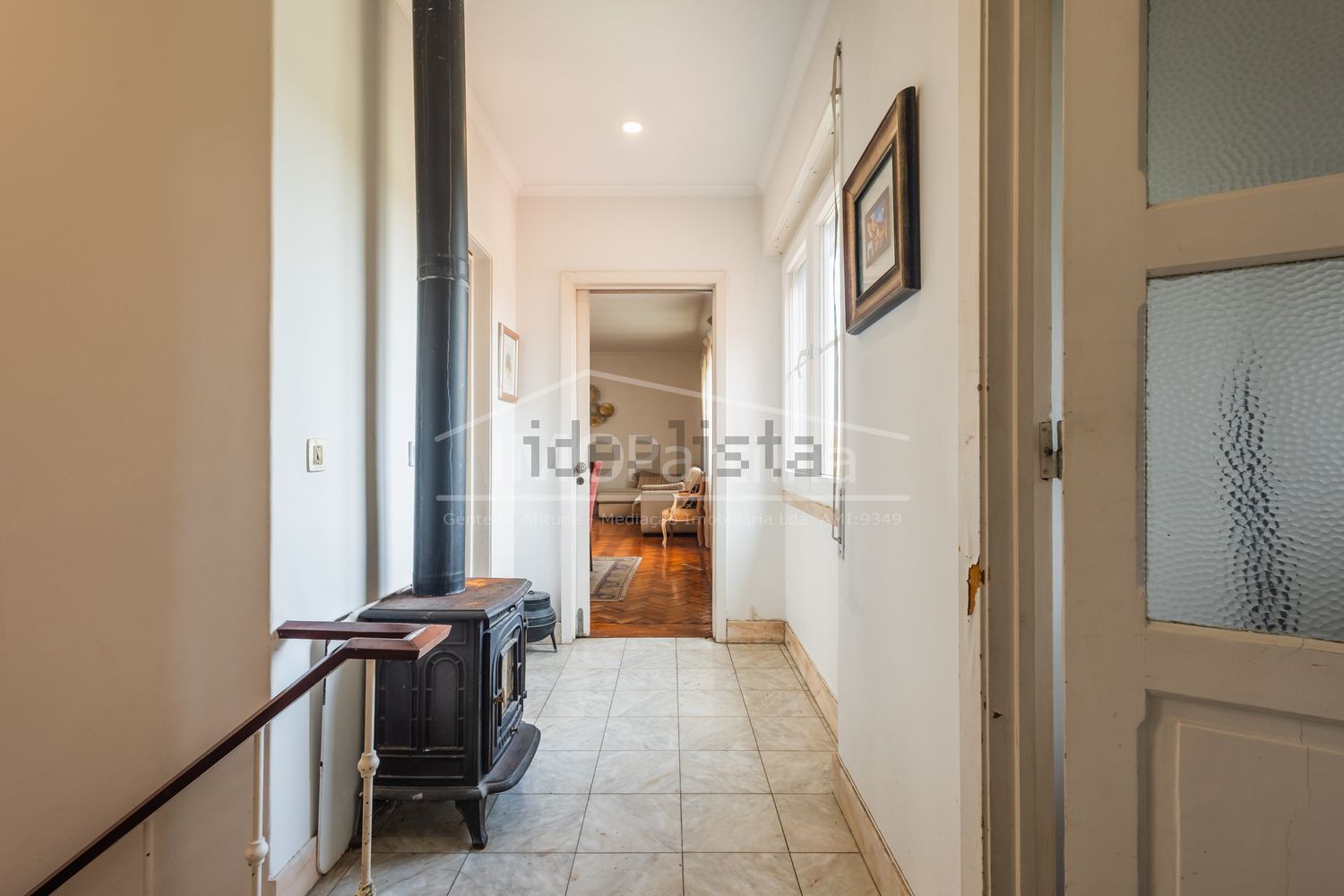 小楼房或独栋别墅出售在Rua Serpa Pinto - 过道