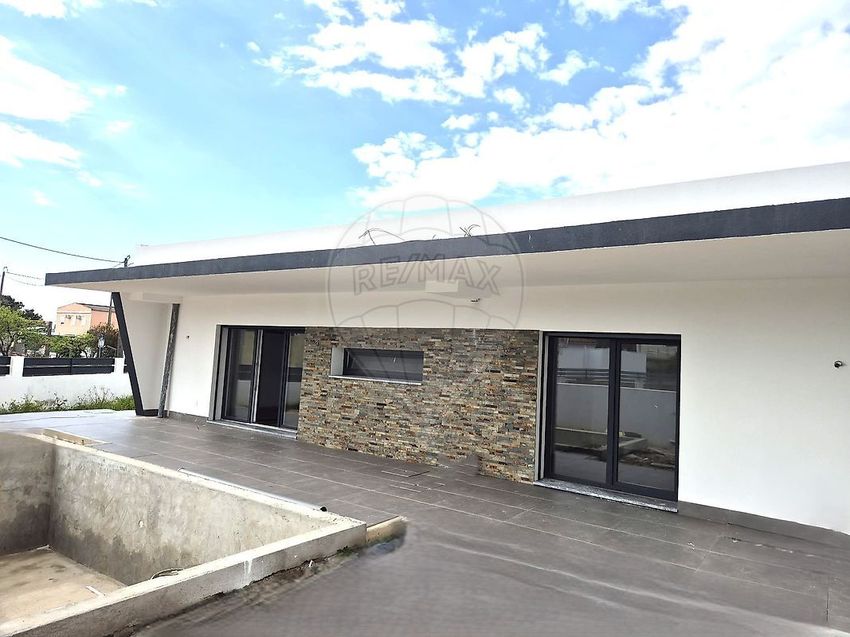 小楼房或独栋别墅出售在Rua 27