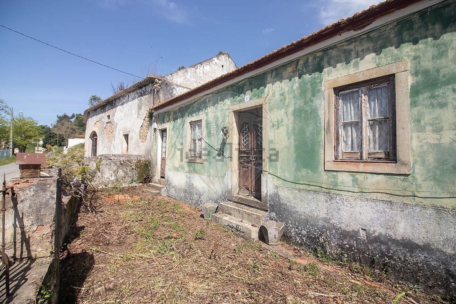 小楼房或独栋别墅出售在Rua do Casal da Carvalha - 外立面