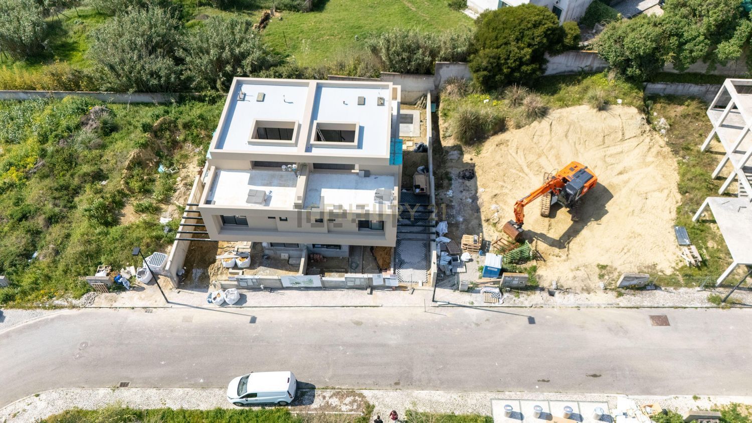 小楼房或独栋别墅出售在Rua Capitão Salgueiro Maia - 照片