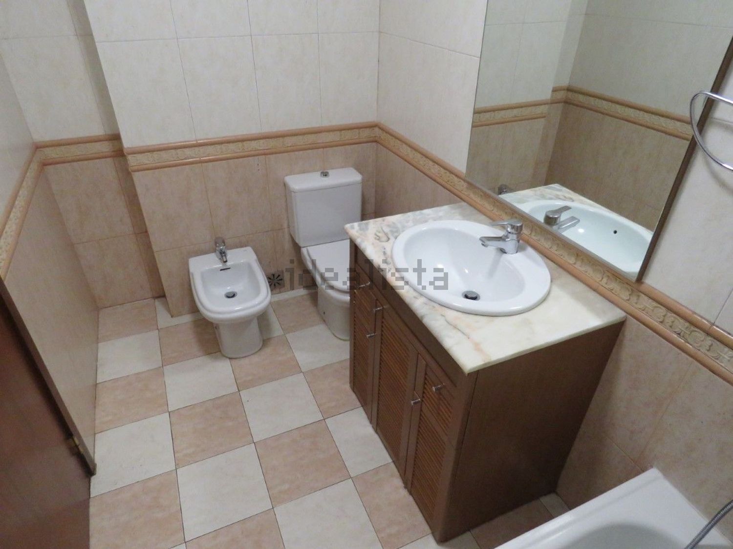 出租公寓 t2在Rua Professor Eduardo Cortesão, 20 - 卫生间