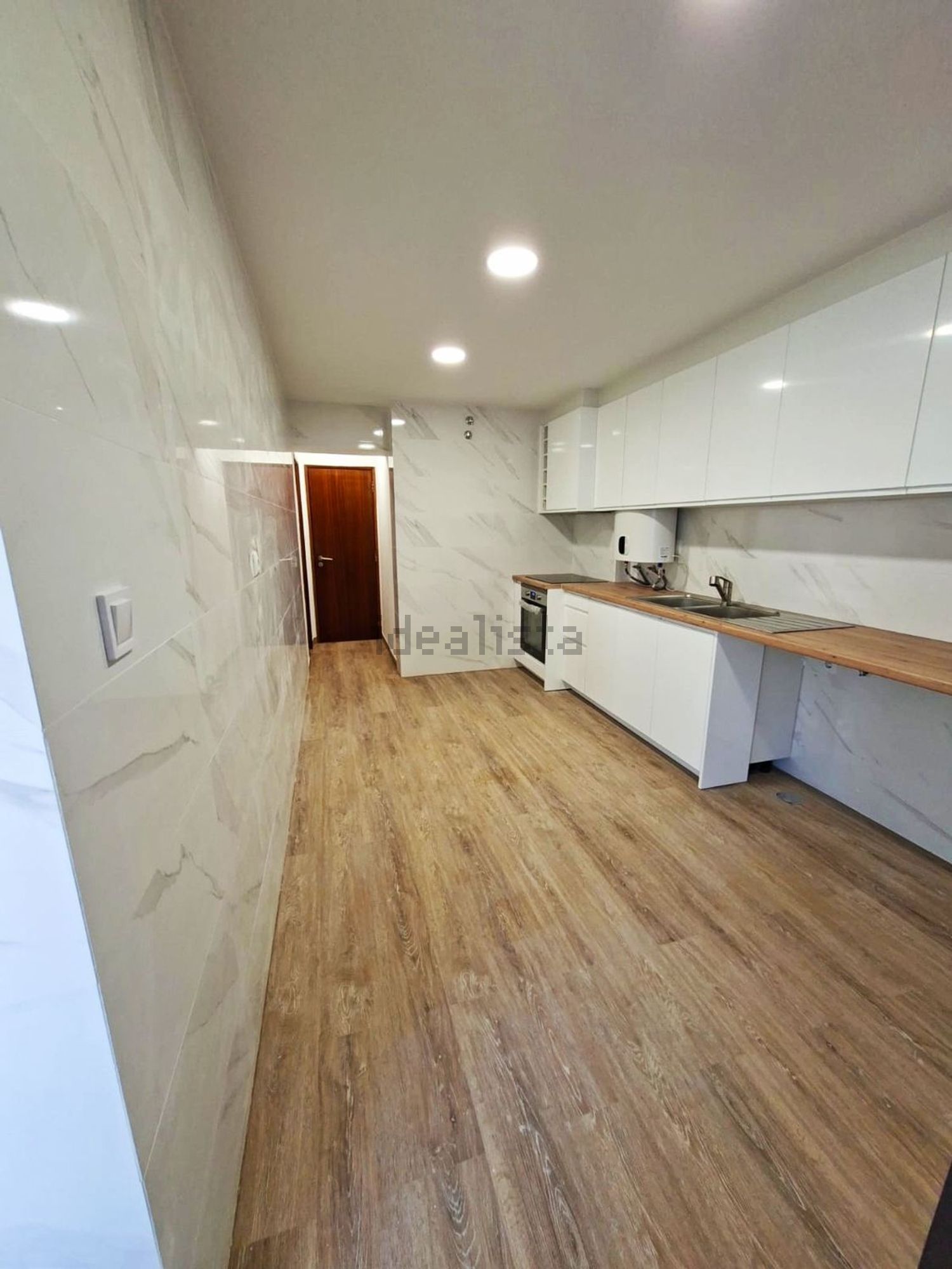 出租公寓 t4在Rua José Ferreira Pio, 26 a - 厨房