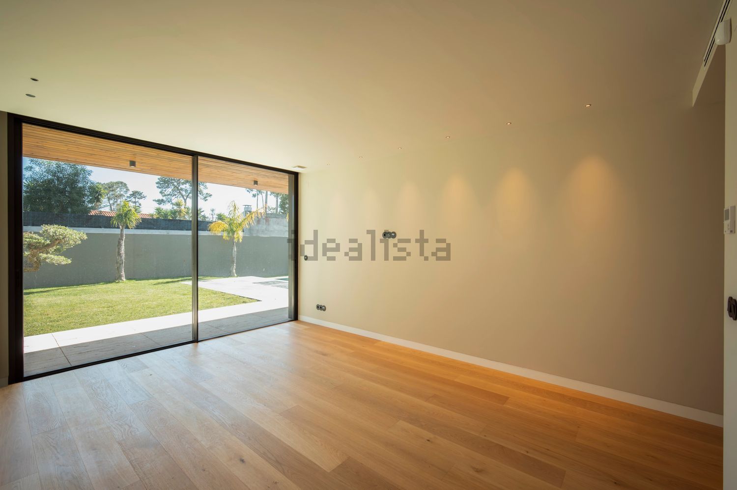 小楼房或独栋别墅出售在Avenida do Mar - 居住