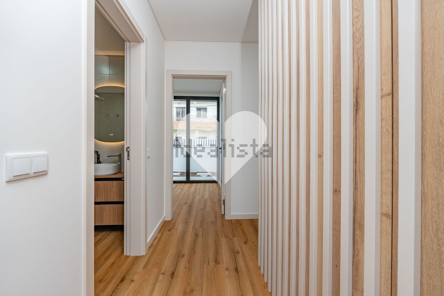 小楼房或独栋别墅出售在Santa Iria de Azoia - São João da Talha - Bobadela - 过道