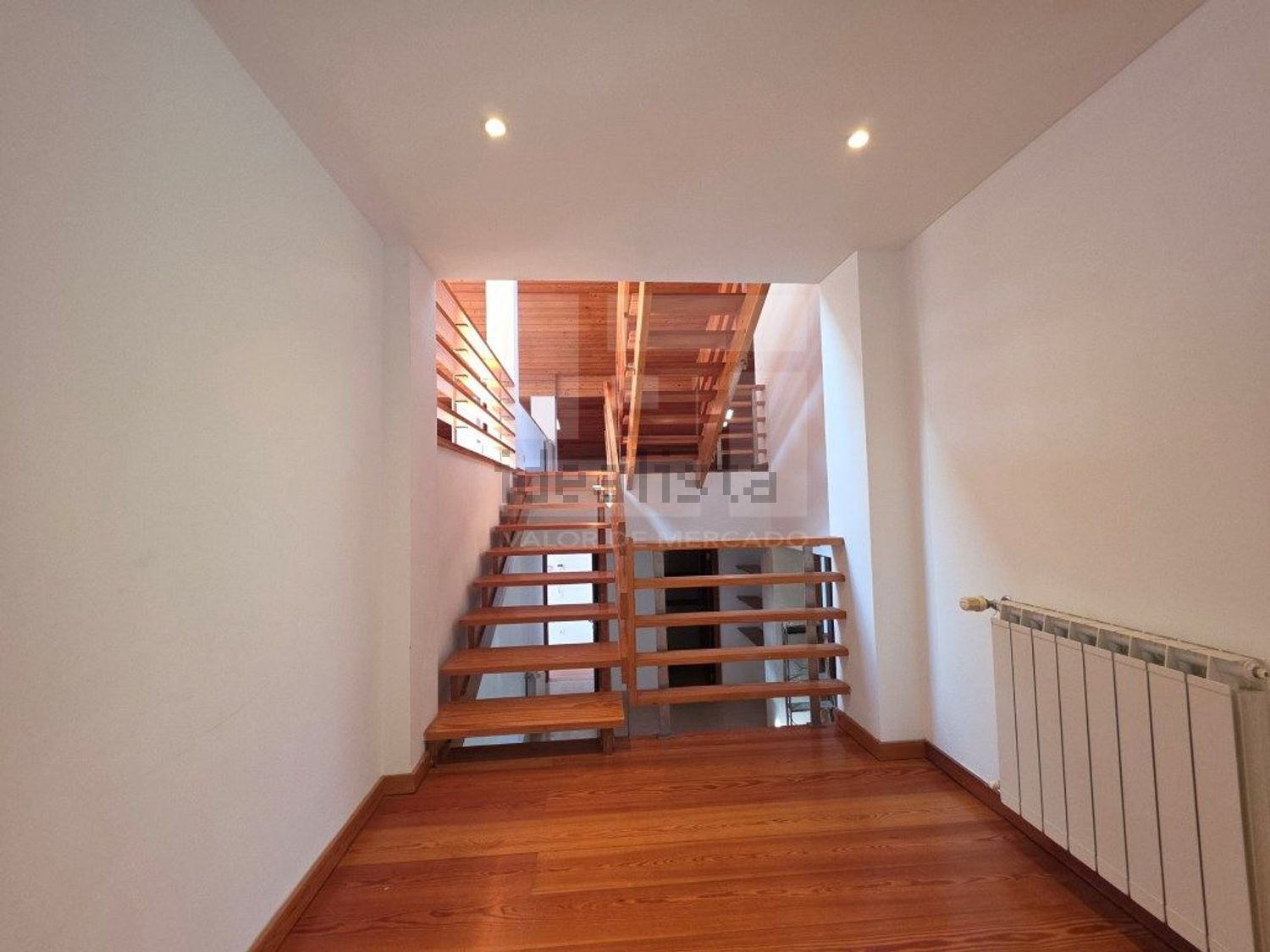 出租小楼房或独栋别墅在Rua Mato da Mina, 22 - 详情