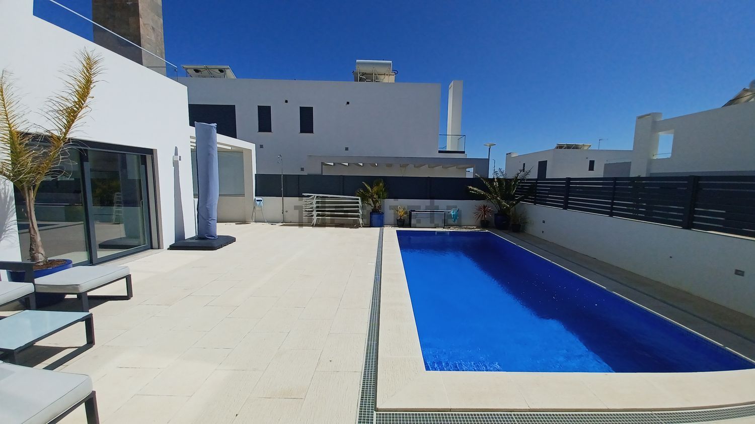 小楼房或独栋别墅出售在Porto Covo - 游泳池