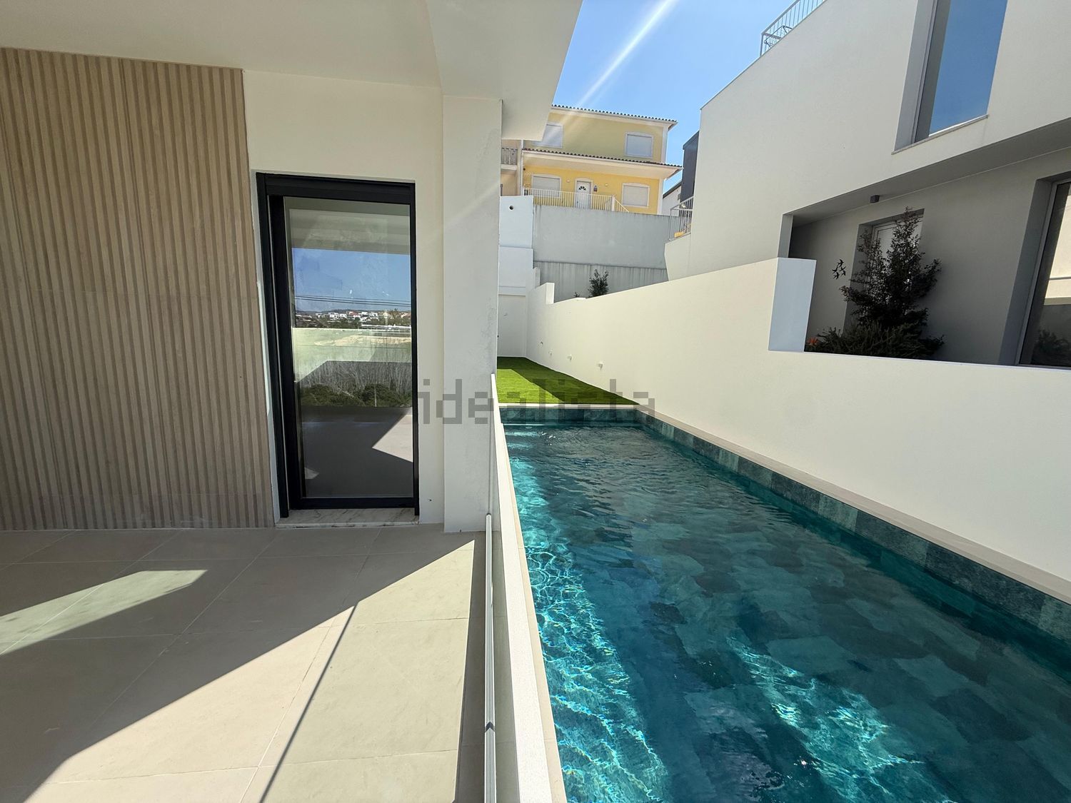 双拼别墅出售在Avenida Raul Brandão, 8 - 游泳池