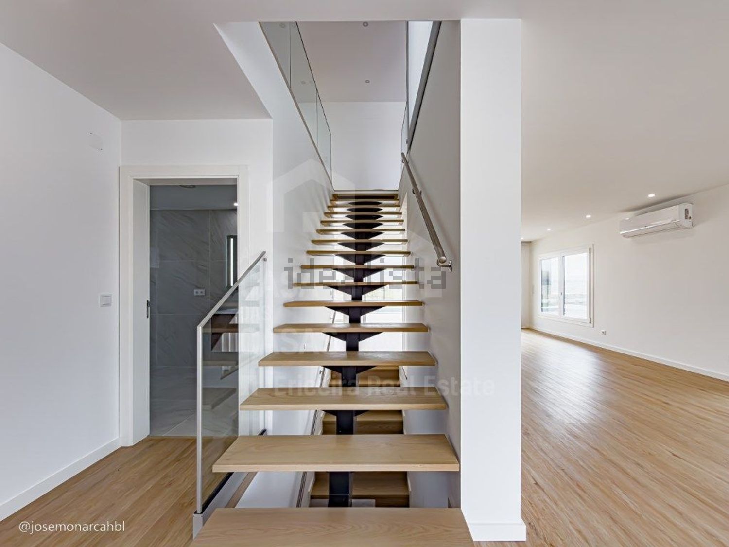 小楼房或独栋别墅出售在São Pedro da Cadeira - 详情