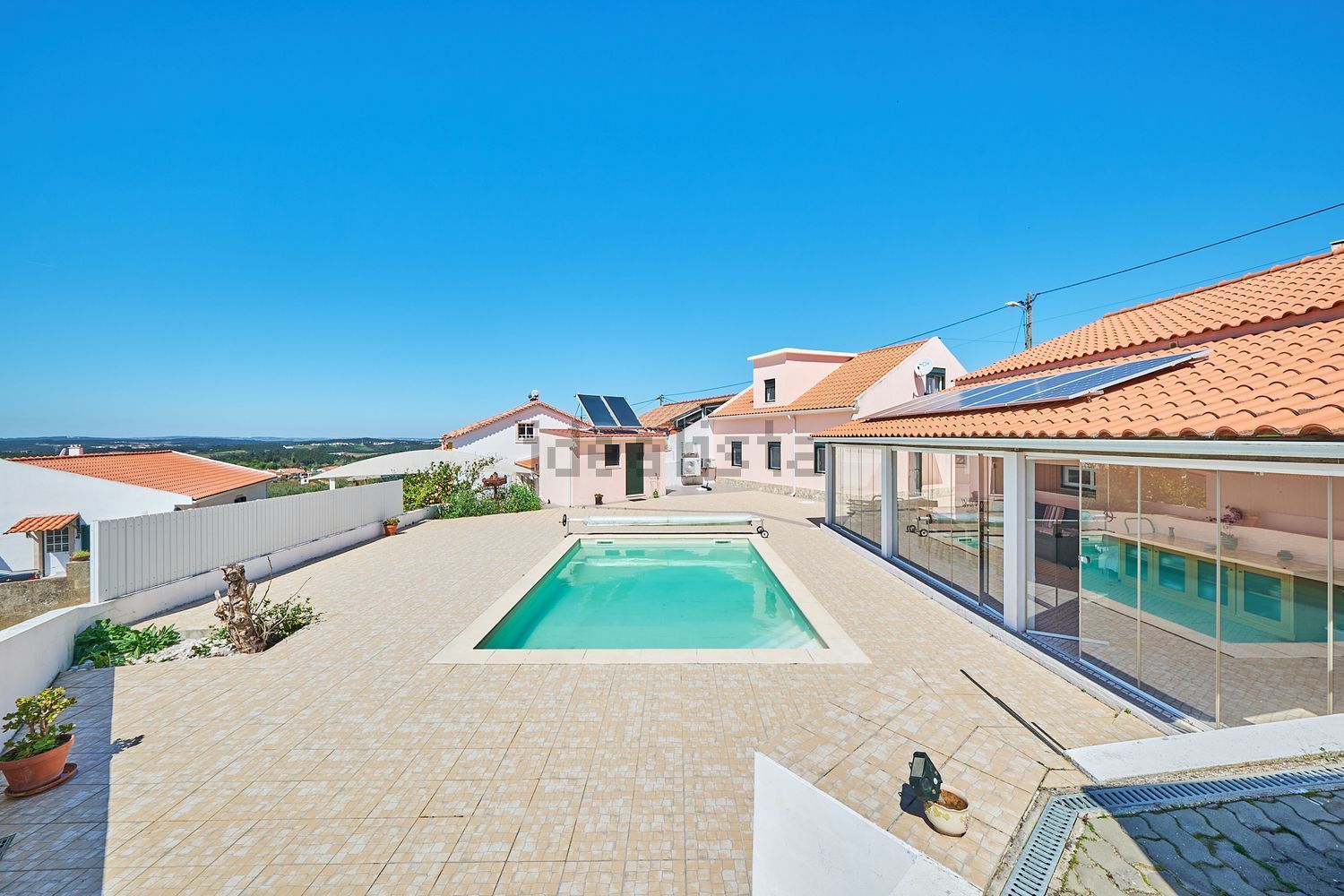 小楼房或独栋别墅出售在Rua da Bica - 游泳池