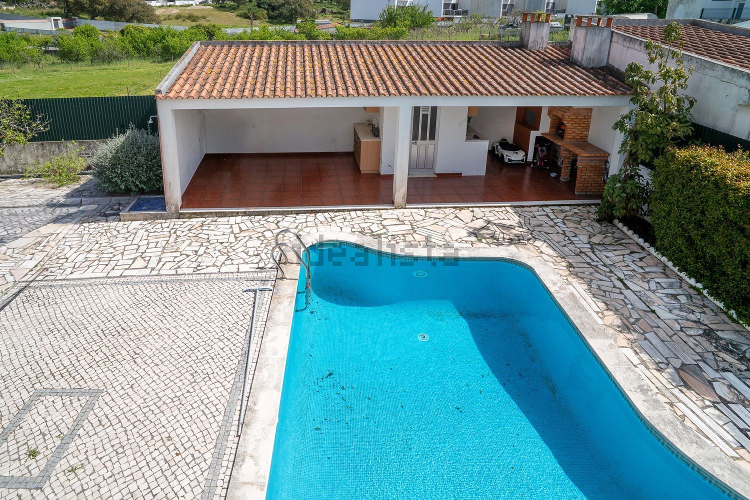 小楼房或独栋别墅出售在Rua da Mesquita, 13 - 游泳池