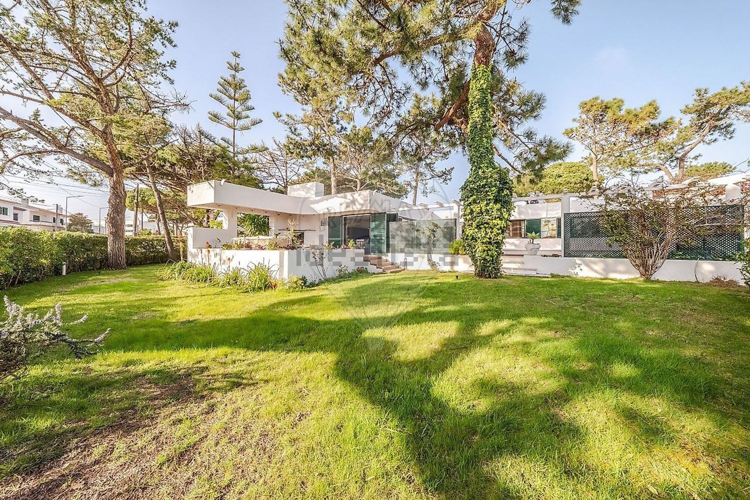 小楼房或独栋别墅出售在Rua das Corredouras - 外立面