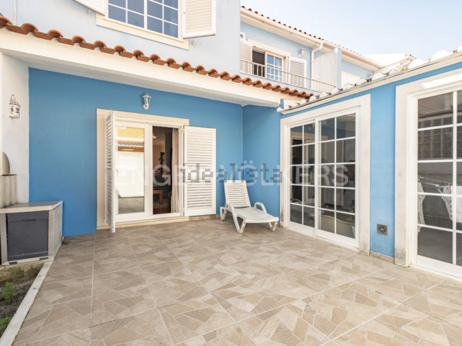 小楼房或独栋别墅出售在Moita - 阳台