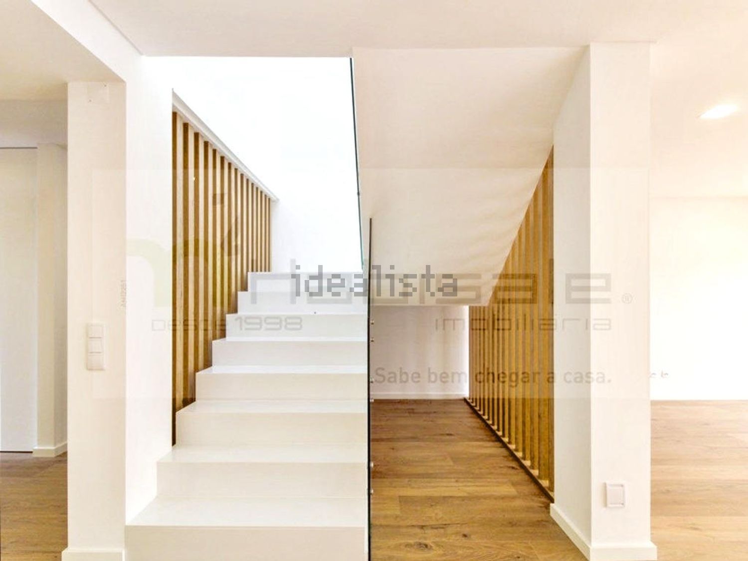 小楼房或独栋别墅出售在Rua Marechal Craveiro Lopes, 43 - 详情