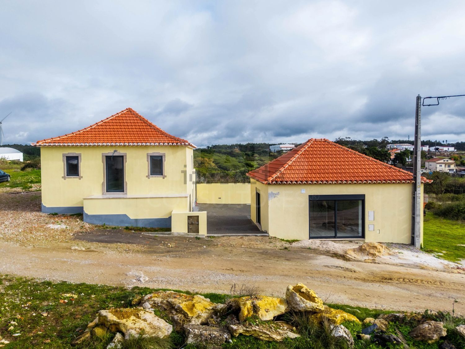 小楼房或别墅出售在São Bartolomeu dos Galegos e Moledo - 外立面