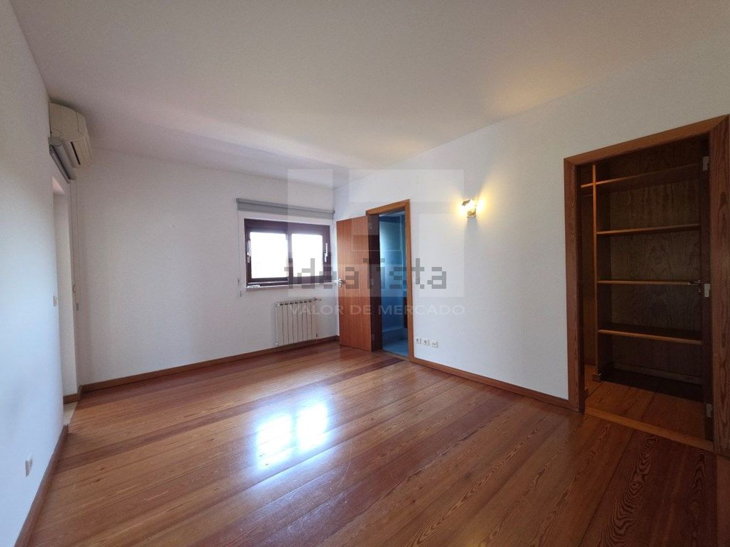 出租小楼房或独栋别墅在Rua Mato da Mina, 22 - 居住