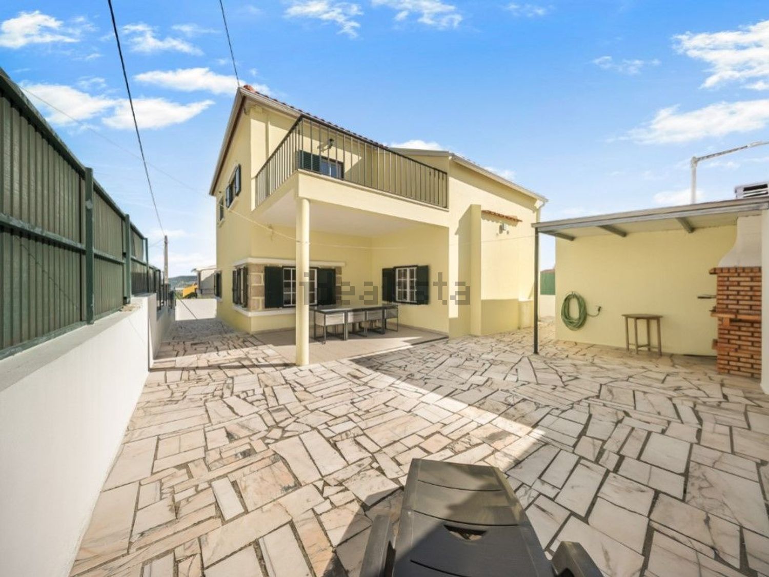 小楼房或独栋别墅出售在Rua da Liberdade - 外立面