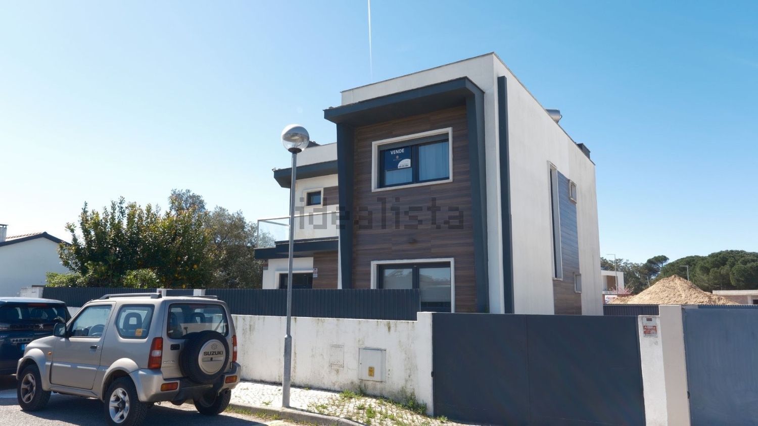 小楼房或独栋别墅出售在Rua Coronel Carlos Fabião - 视线