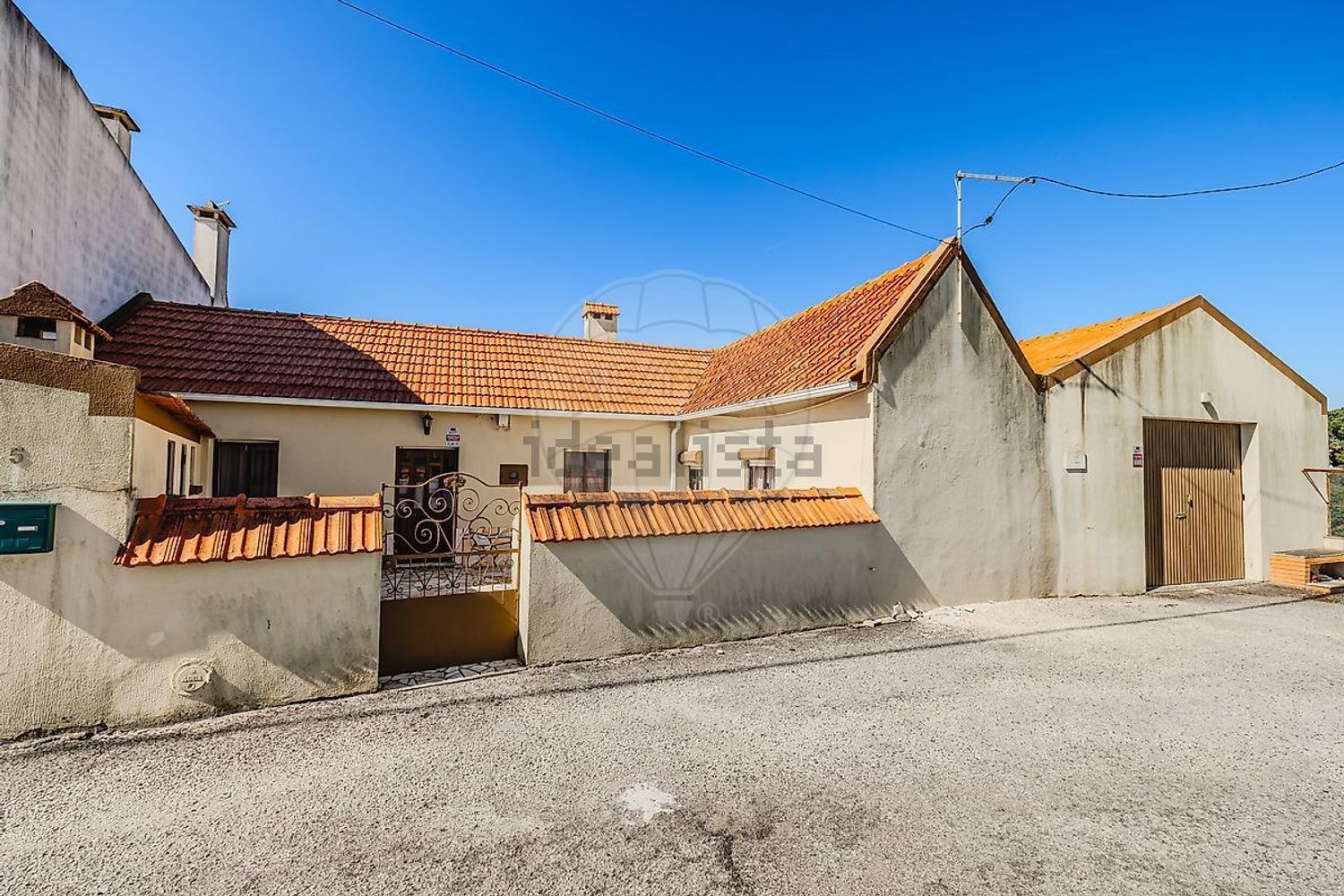 小楼房或独栋别墅出售在Rua do Rio Velho - 外立面