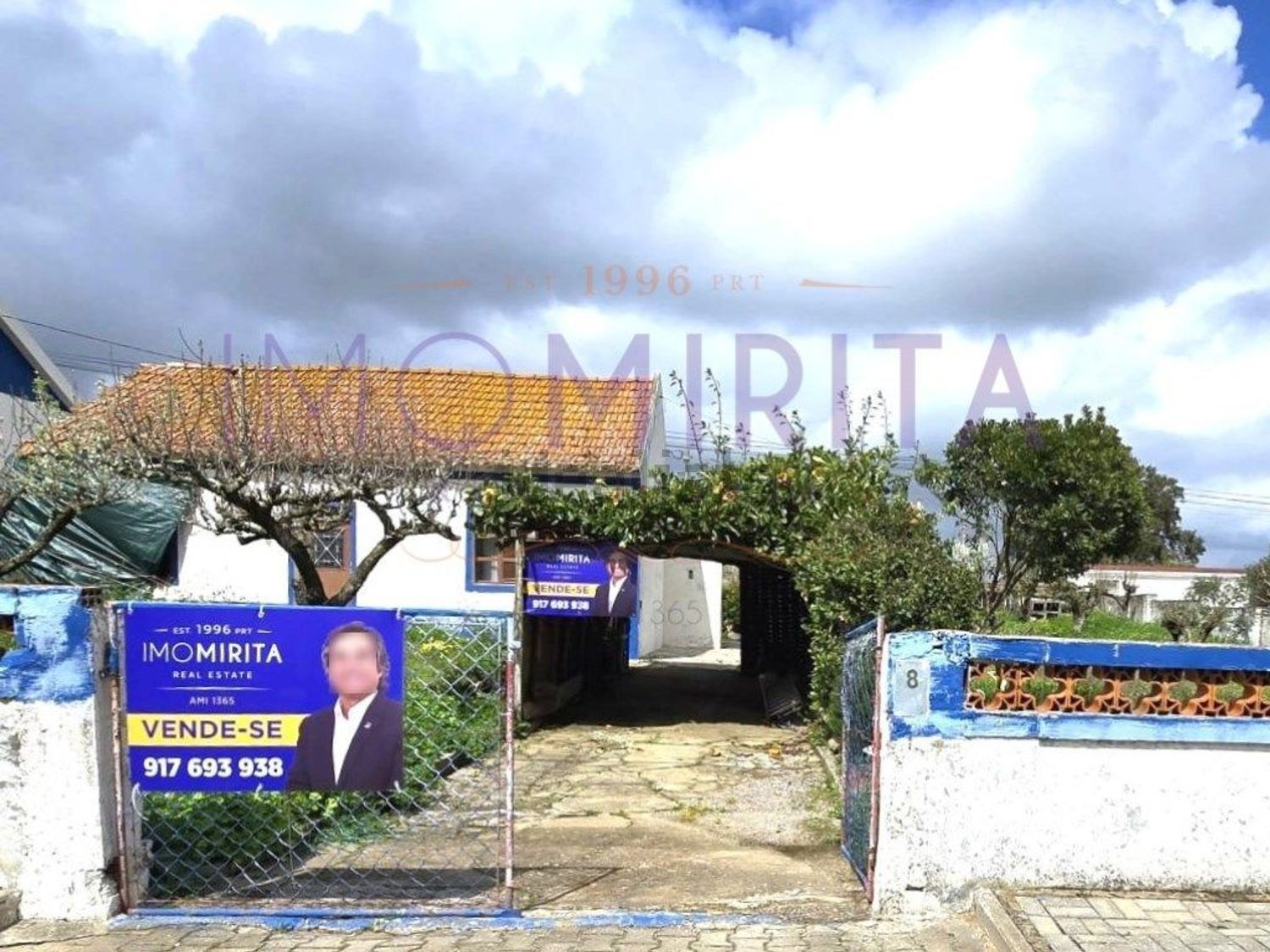 小楼房或独栋别墅出售在Rua do Chafariz - 外立面