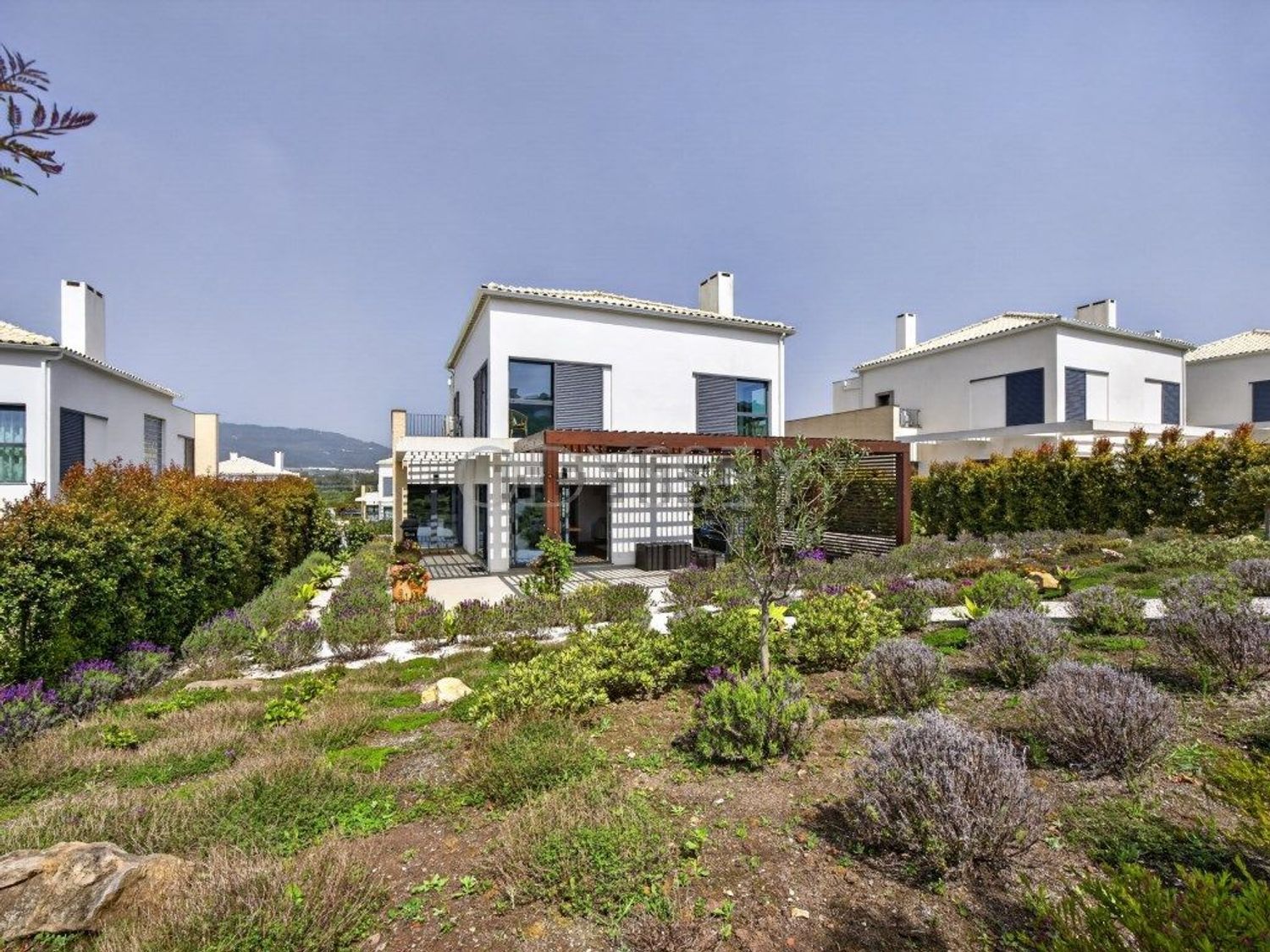 小楼房或独栋别墅出售在Rua da Colina - 花园