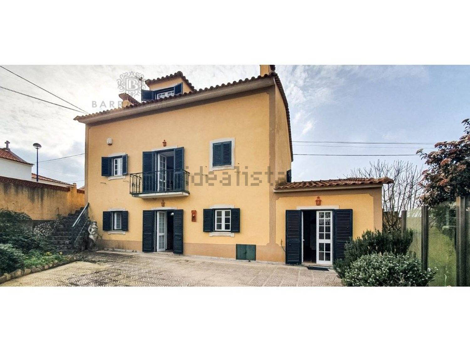 小楼房或独栋别墅出售在Rua do Inácio - 外立面