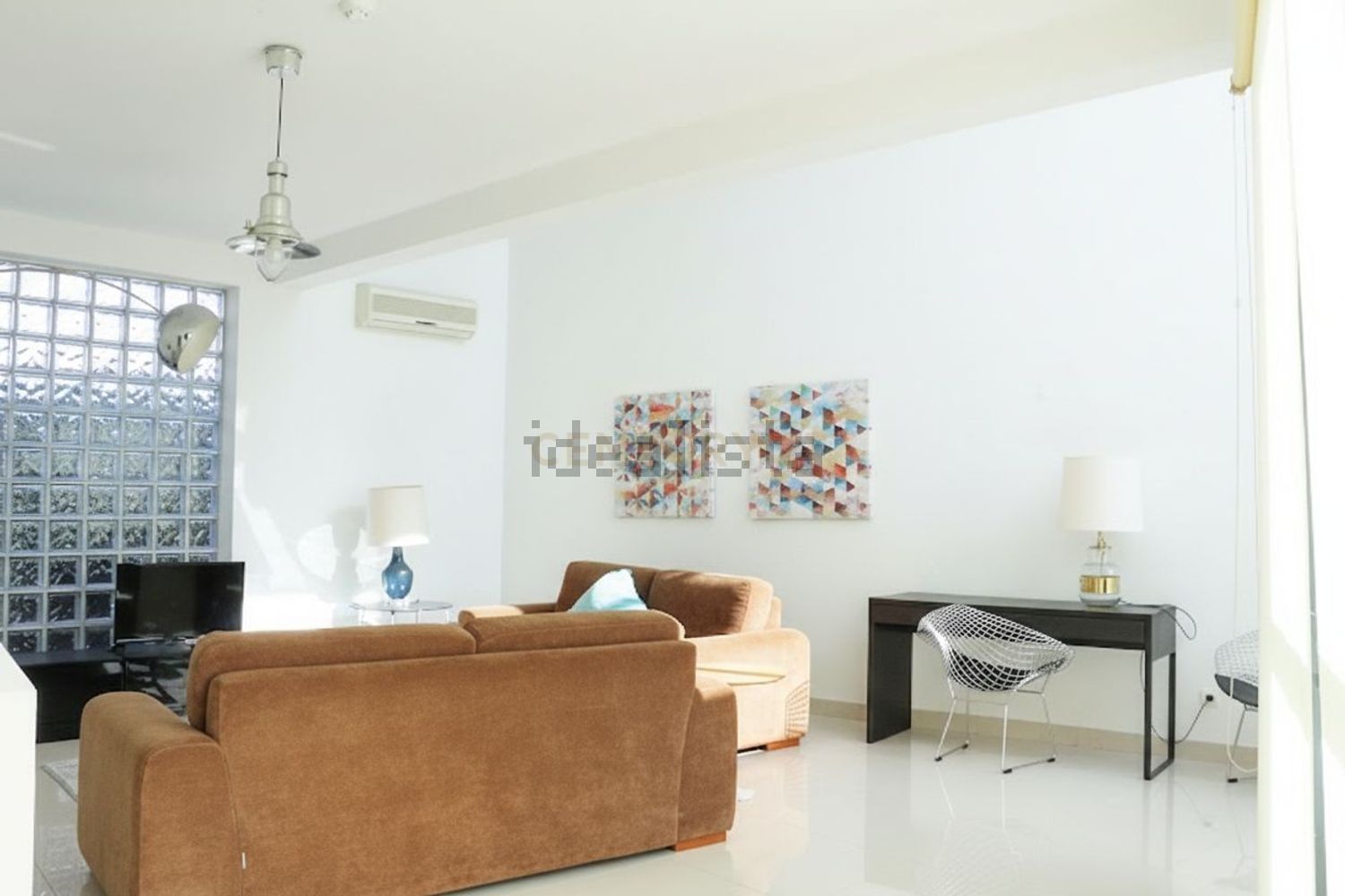 出租小楼房或独栋别墅R. Amadeu de Sousa Cardoso s/n - 客厅