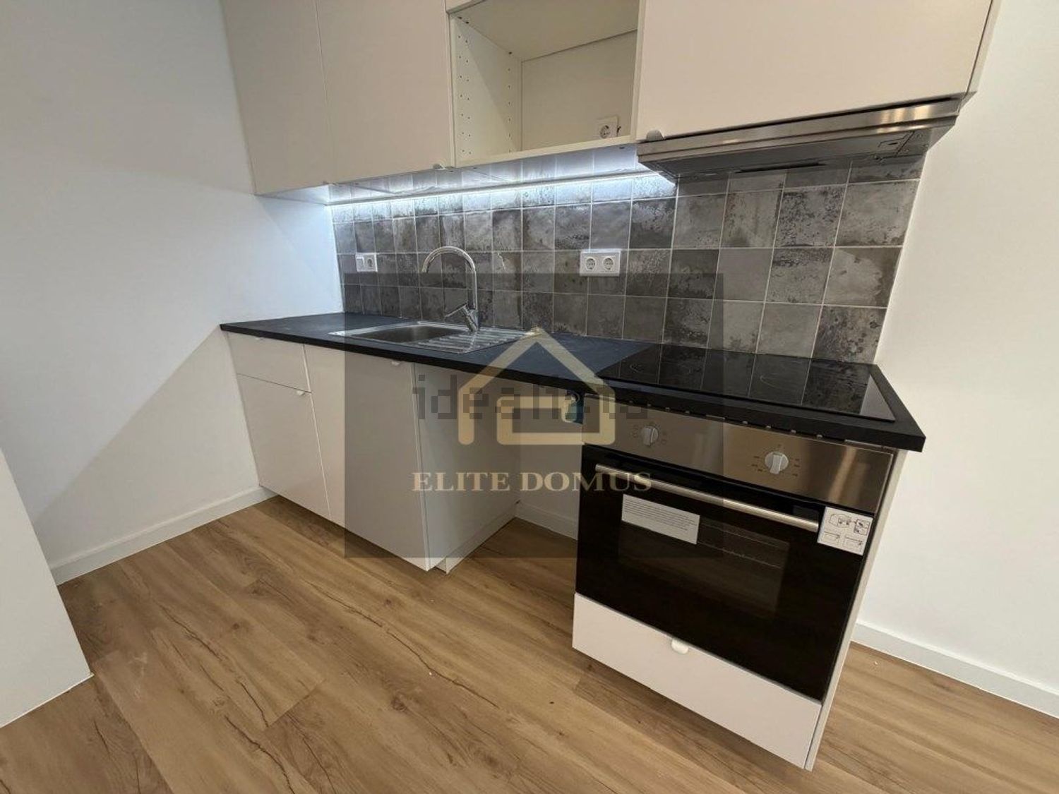 公寓 t2出售在Rua Jaime Martins Barata - 厨房