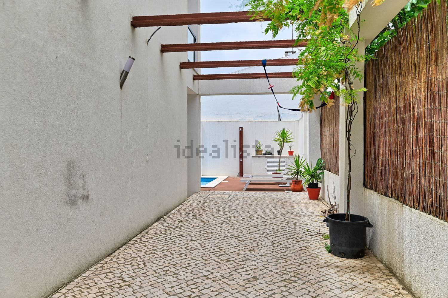 出租双拼别墅在Rua Cidade de Coimbra, 4 - 停车位