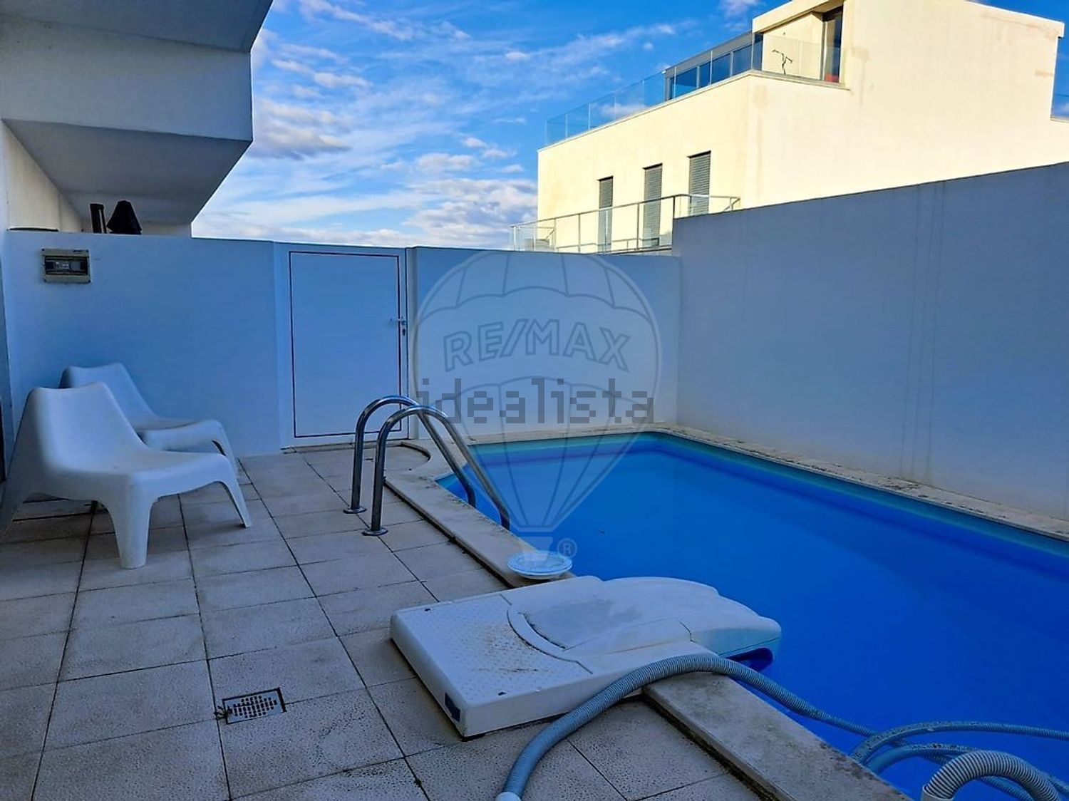 出租小楼房或独栋别墅在Rua da Liberdade - 游泳池