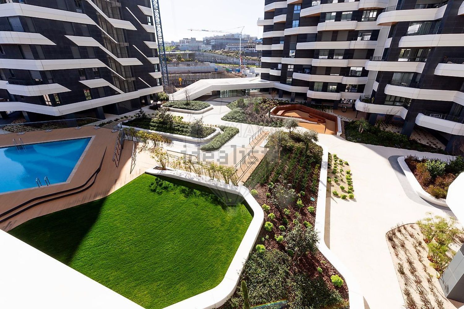 出租公寓 t2在Avenida Fernando Pessoa - 游泳池