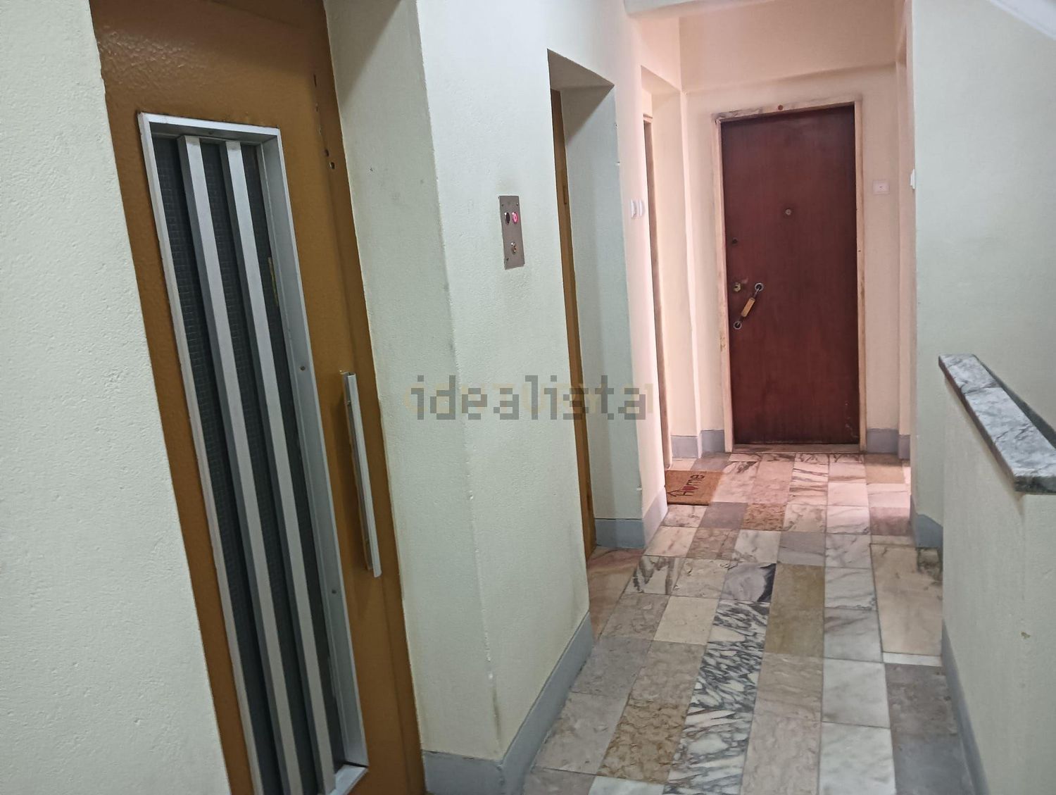 出租公寓 t1在Rua Dom Dinis, 19 - 过道