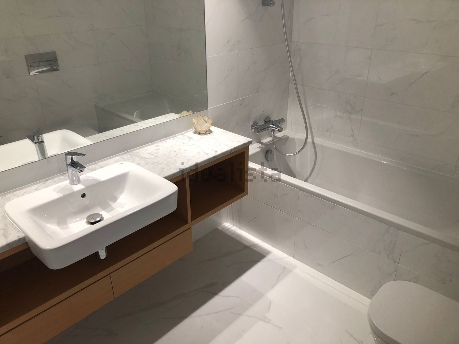 出租房间在Avenida David Mourão-Ferreira, 22 - 卫生间