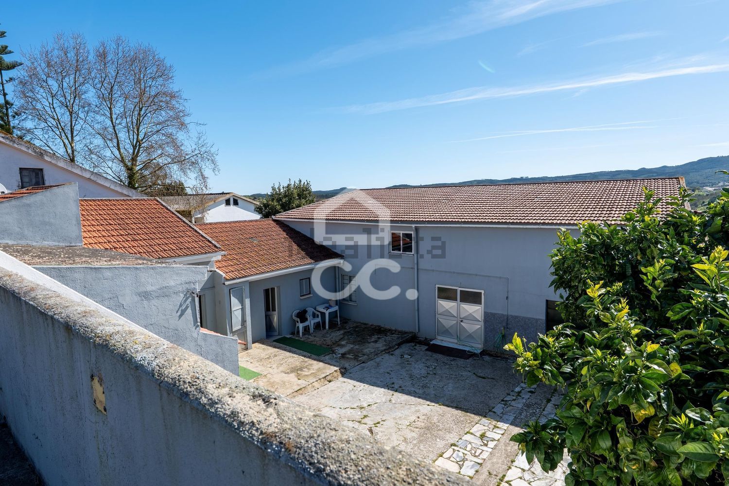 小楼房或独栋别墅出售在Lamas e Cercal - 外立面