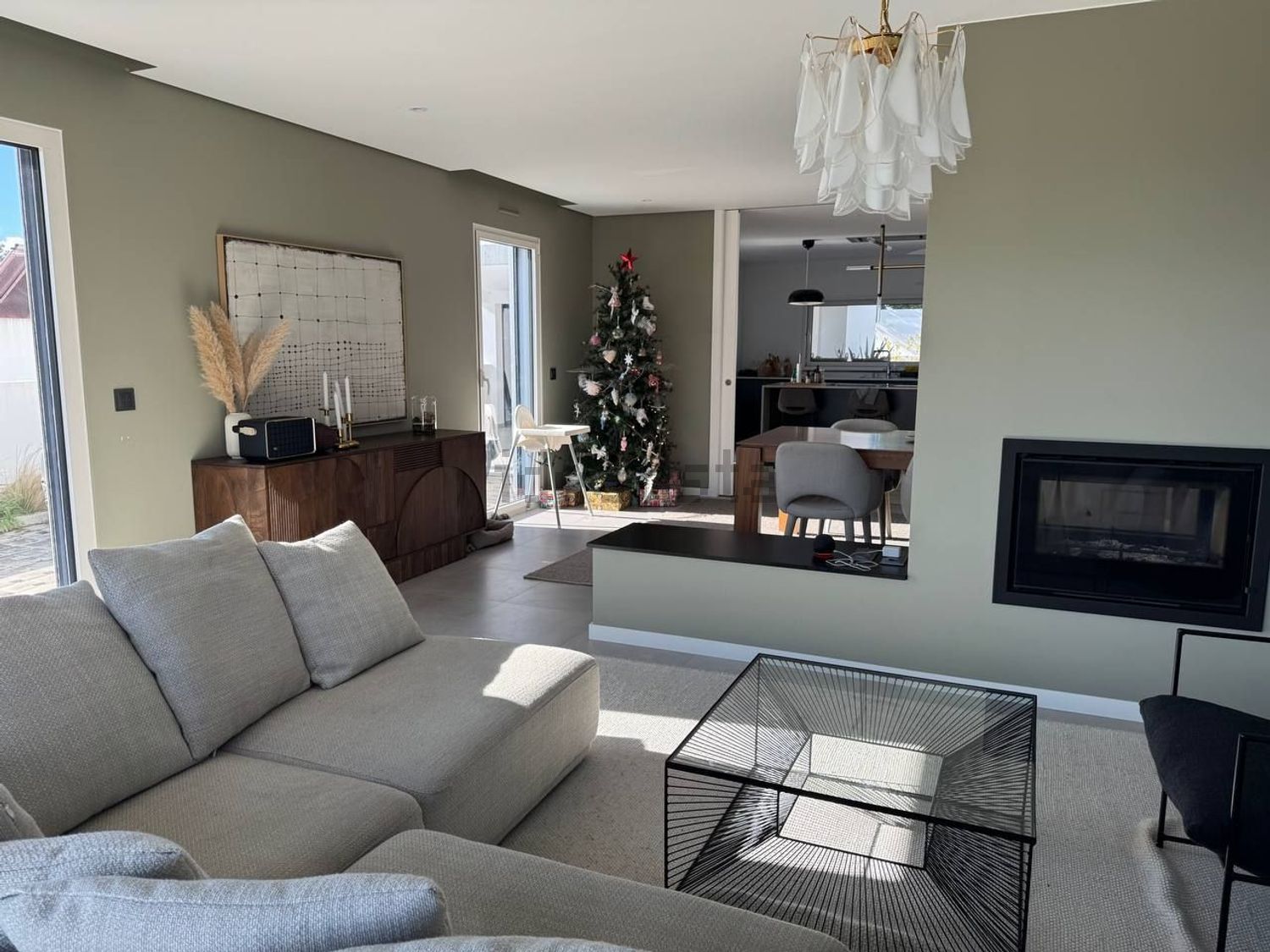 小楼房或独栋别墅出售在Avenida Movimento das Forças Armadas, 8 - 客厅