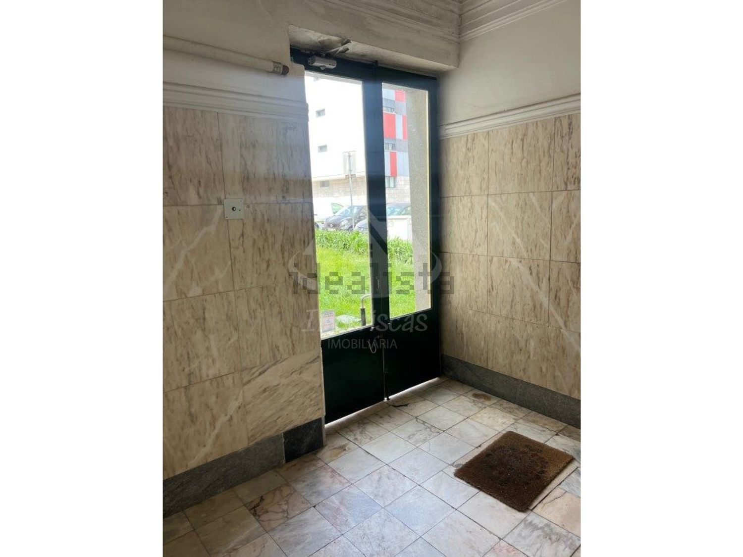 公寓 t2出售在Rua Cidade da Horta, 5 - 居住