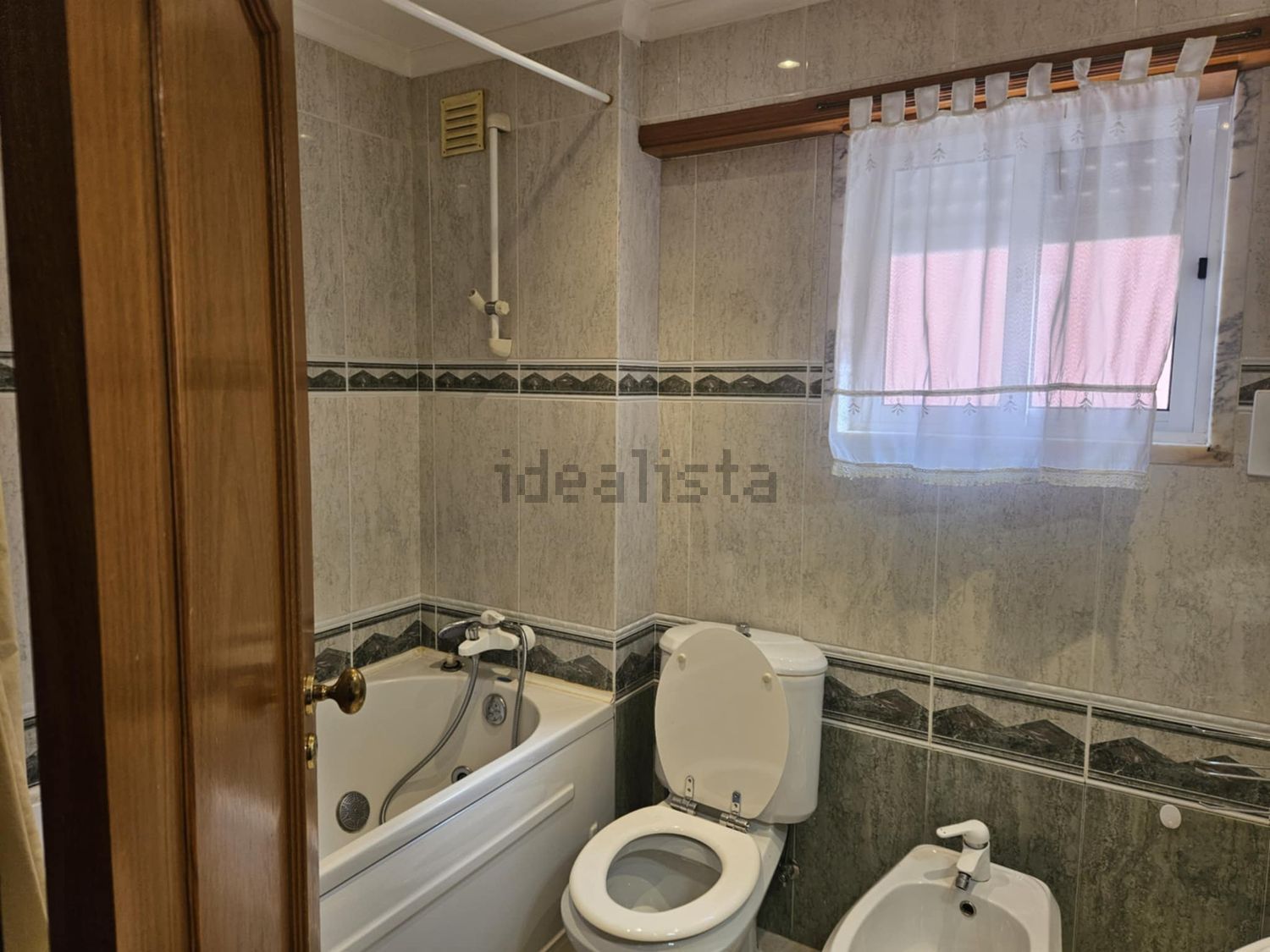 出租公寓 t2在Rua Miguel Torga, 194 - 卫生间