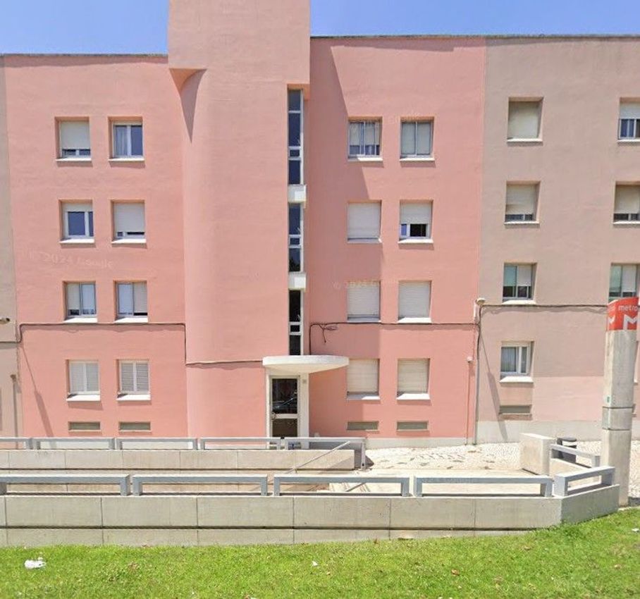 公寓 t3出售在Avenida Marechal Teixeira Rebelo, 41